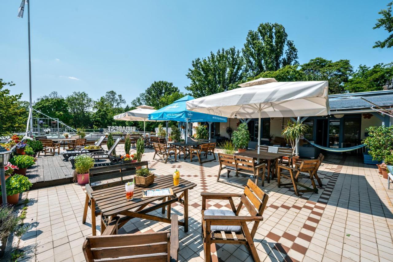 布达佩斯岛上旅馆旅舍 外观 照片 The terrace of the restaurant