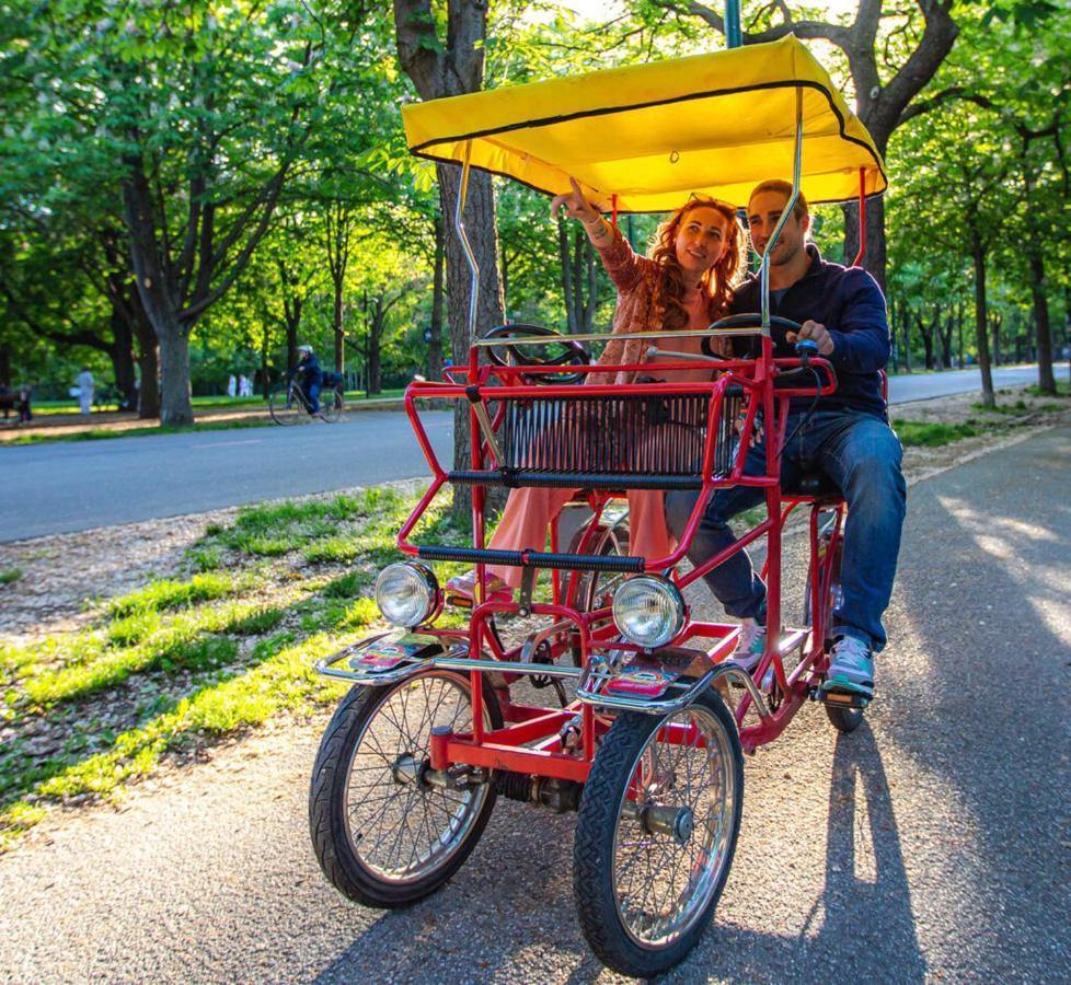 布达佩斯岛上旅馆旅舍 外观 照片 A quadracycle
