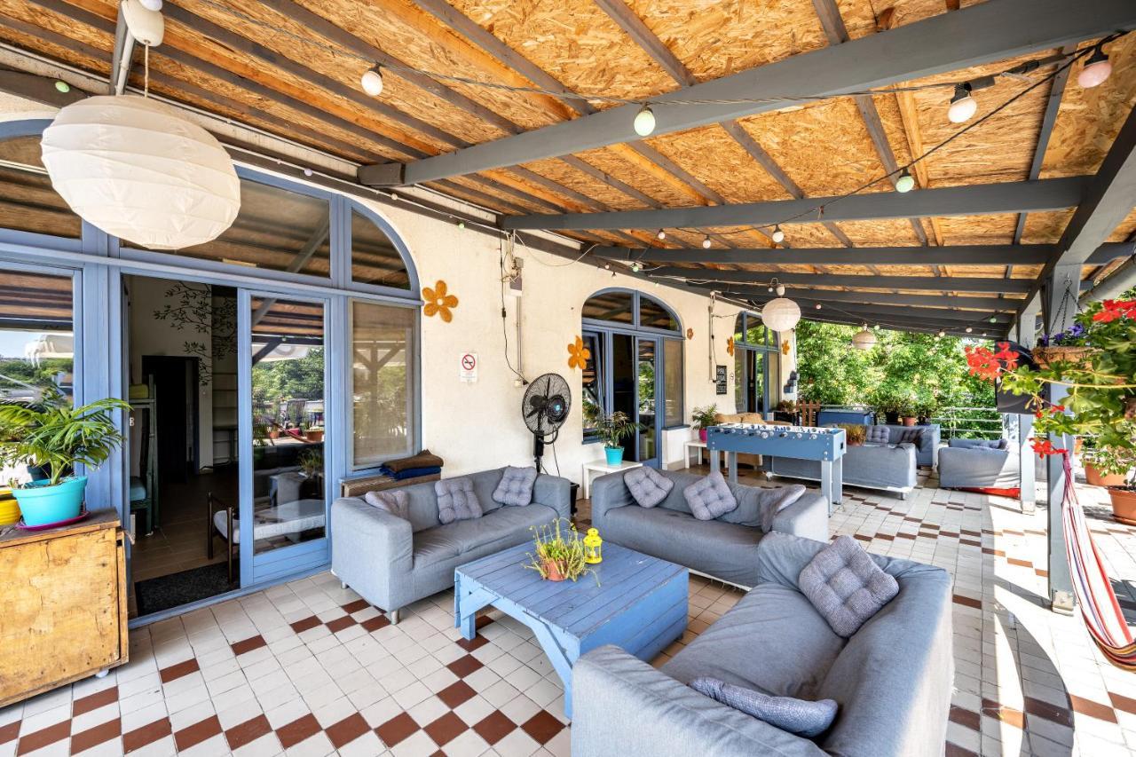 布达佩斯岛上旅馆旅舍 外观 照片 The veranda of the villa