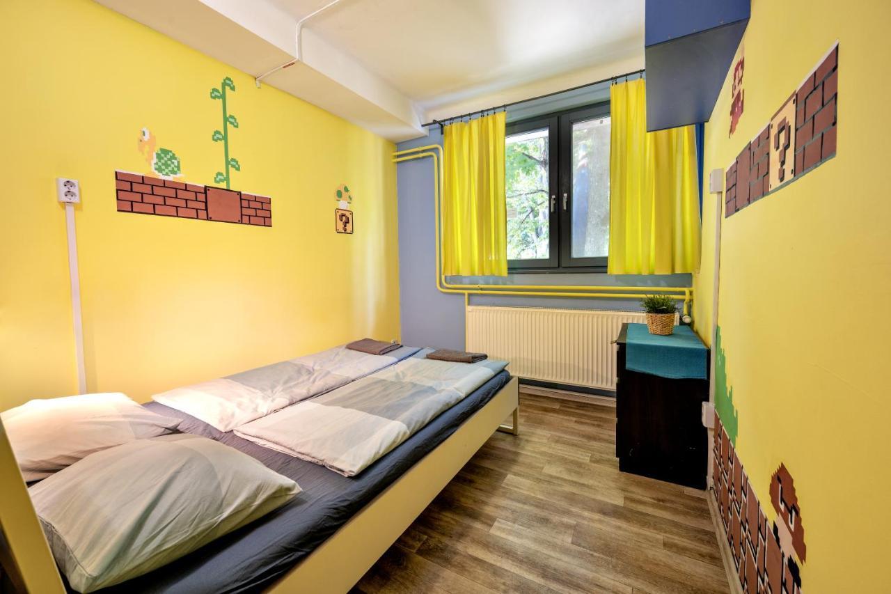 布达佩斯岛上旅馆旅舍 外观 照片 A room at the first Minecraft Hotel in Berlin, Germany