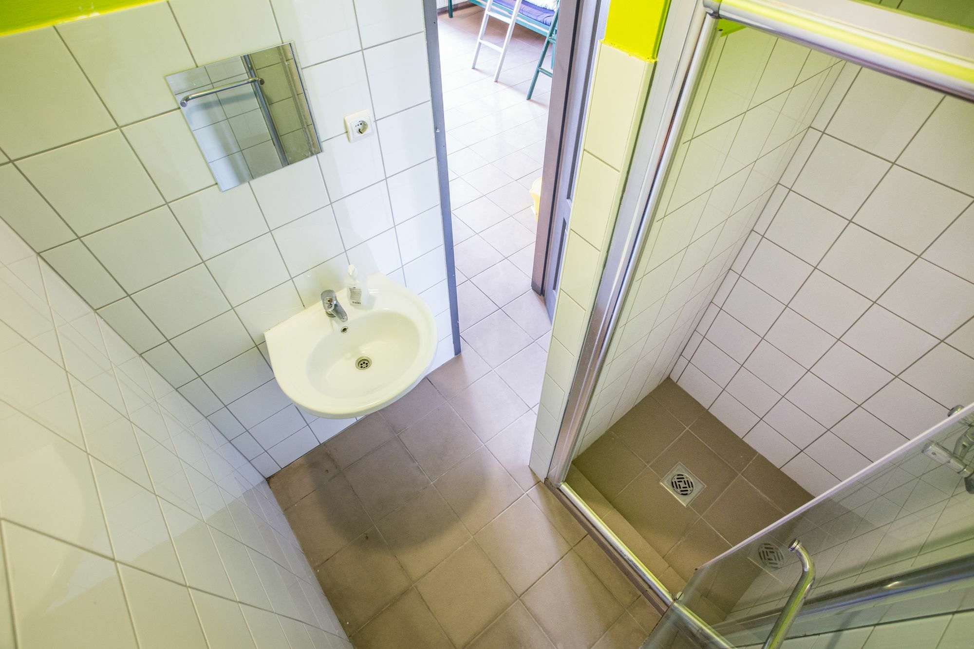 布达佩斯岛上旅馆旅舍 外观 照片 A wet room